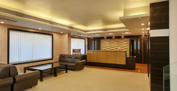 Hotel Sheela Shree Plaza photo 2