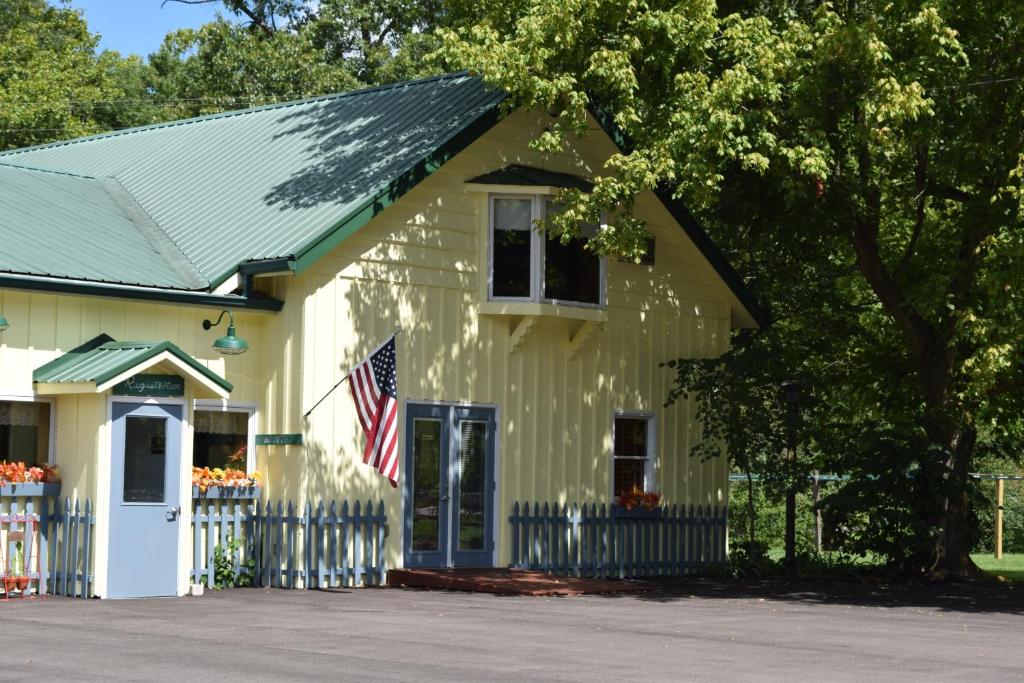 Green Valley Lodge image