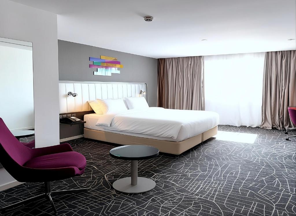 Park Inn by Radisson Dammam - Tap to explore photos