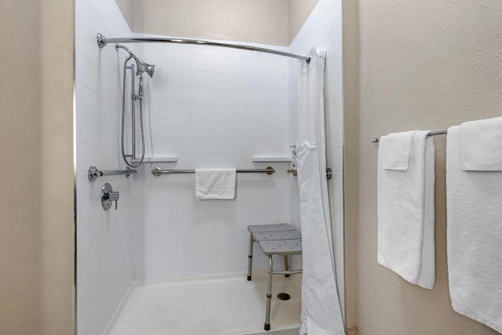 Holiday Inn Express Hotel & Suites Fairfield - North, an IHG Hotel - Tap to explore photos