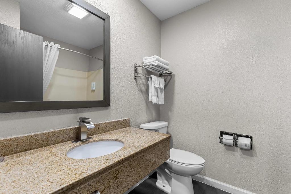 Quality Inn Oskaloosa - Tap to explore photos