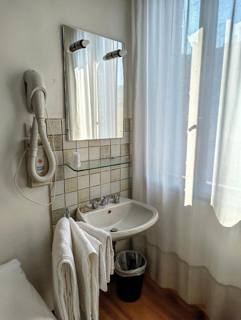 Hotel Minerva E Nettuno - Tap to explore photos