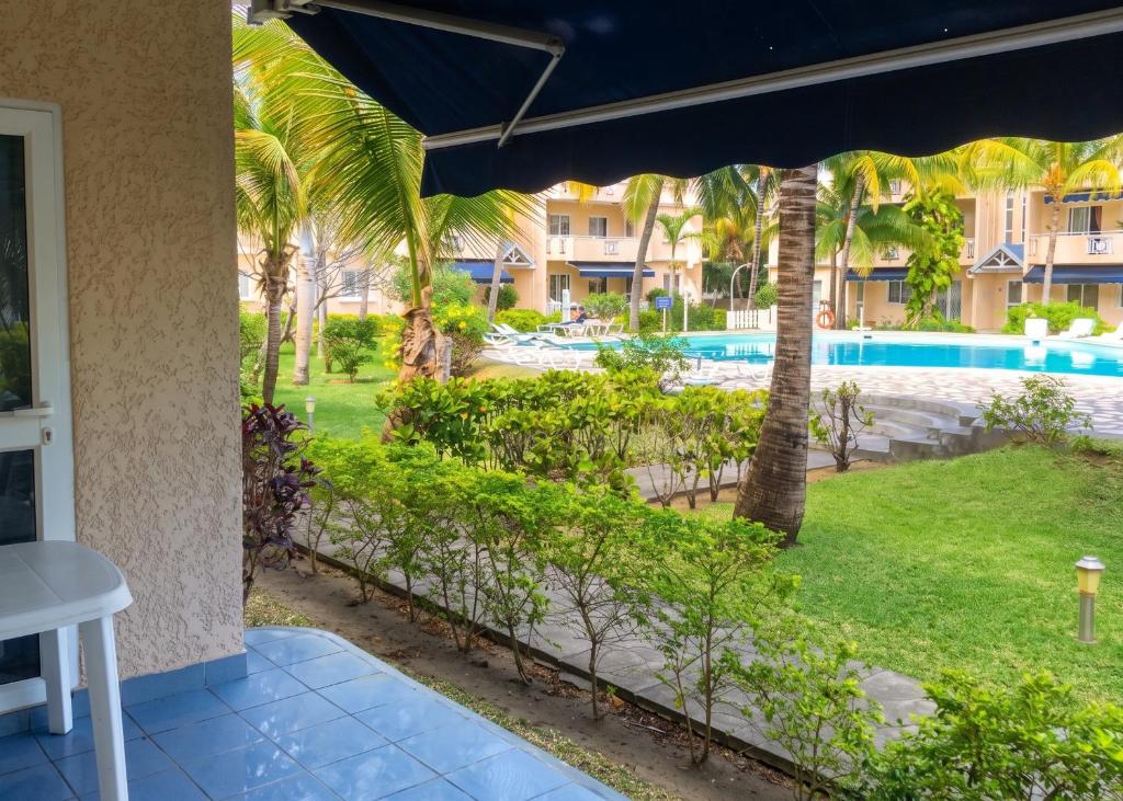 Charming Apartment in Flic en Flac - 92 m² - Shared Pool - Tap to explore photos