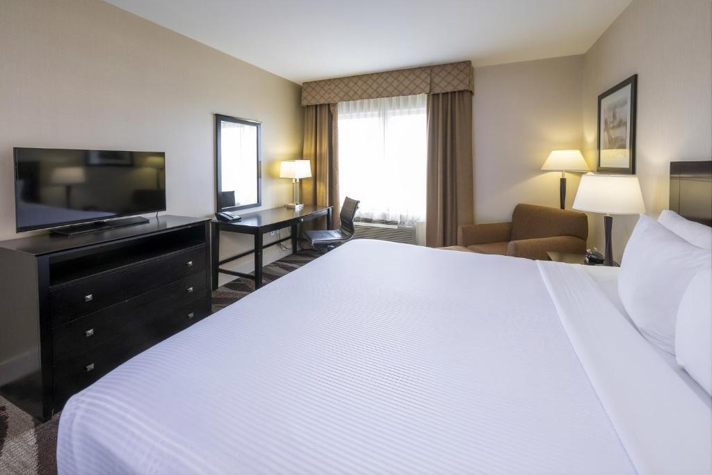 Radisson Hotel Edmonton Airport - Tap to explore photos