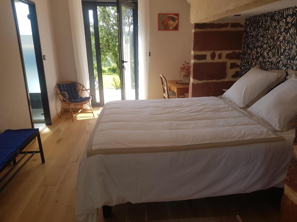 Maison d'hotes en gres rouge, Lot