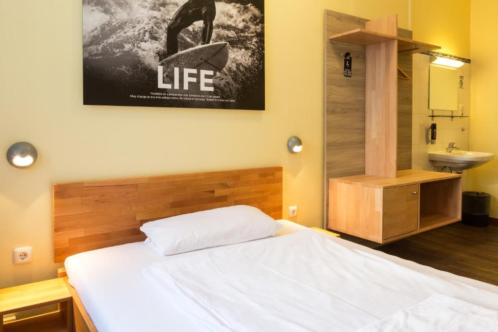 Одноместный (Одноместный номер с общей ванной комнатой), Euro Youth Hotel Munich