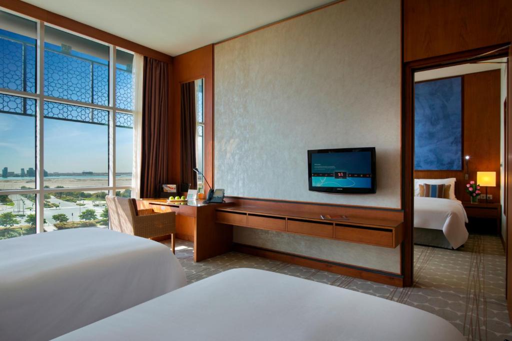 Сьюит (Люкс с 2 спальнями), Отель Yas Island Rotana Abu Dhabi