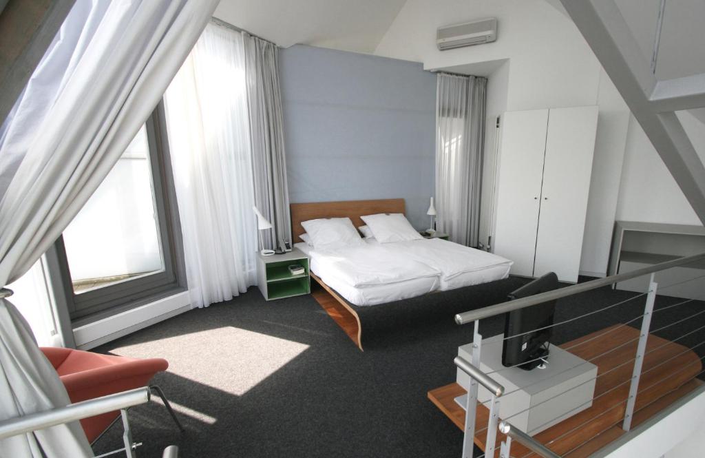 Сьюит (Люкс-мезонет с террасой), Chelsea Hotel
