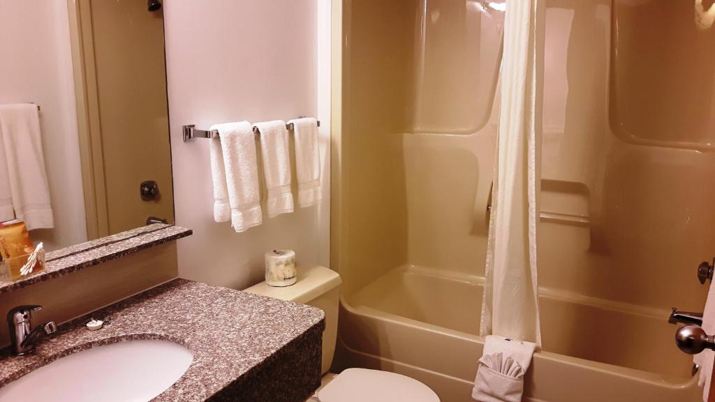 Canway Inn & Suites photo 1