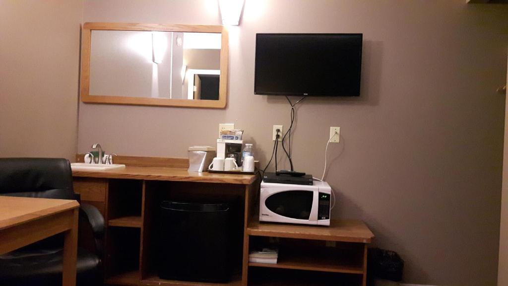 Canway Inn & Suites photo 4