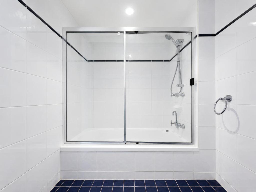 Gladstone Capricorn Apartments - Tap to explore photos