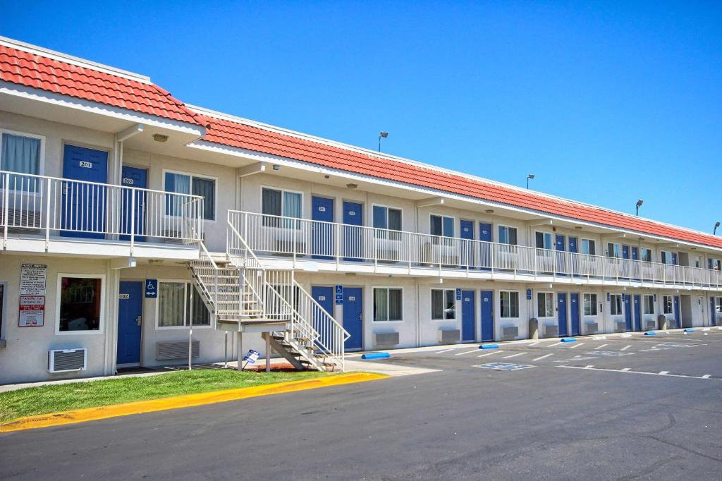 Motel 6-Fresno, CA - Blackstone South photo 2