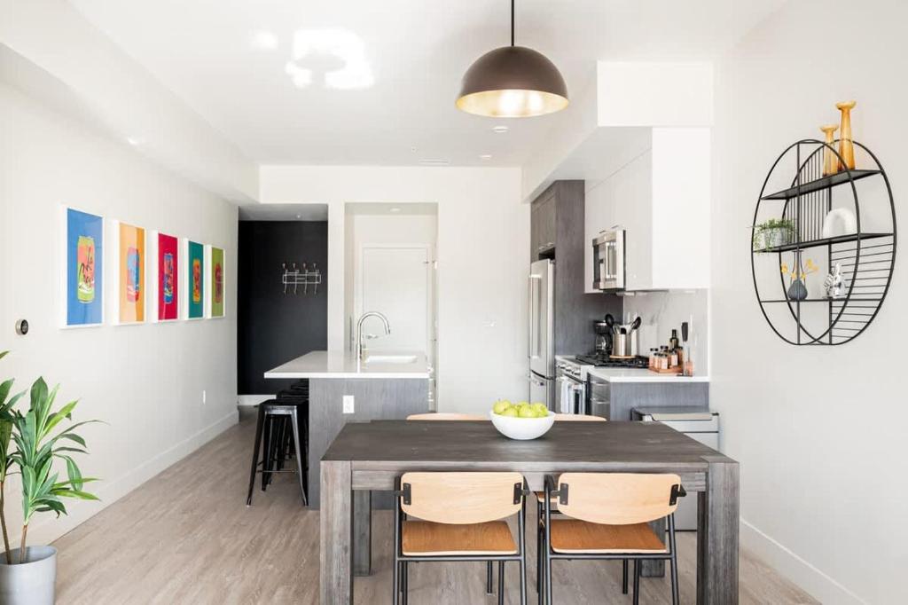 Art-Inspired Loft with Mountain View - Zuni Lofts - Tap to explore photos