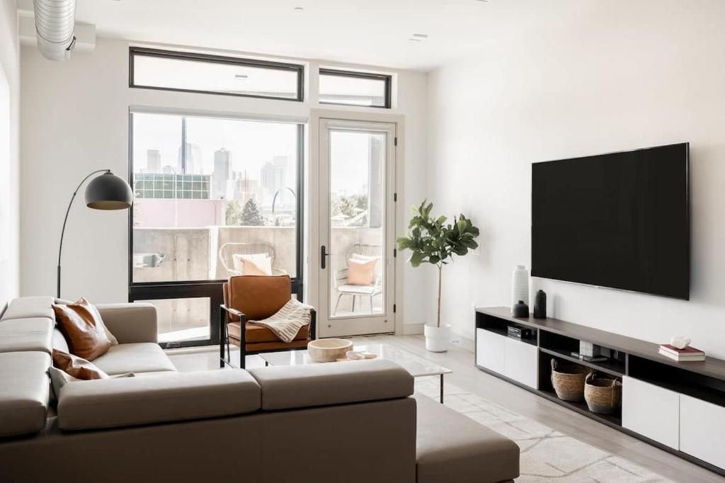 Brand New Condo - Walk to Empower Stadium - Tesoro - Tap to explore photos