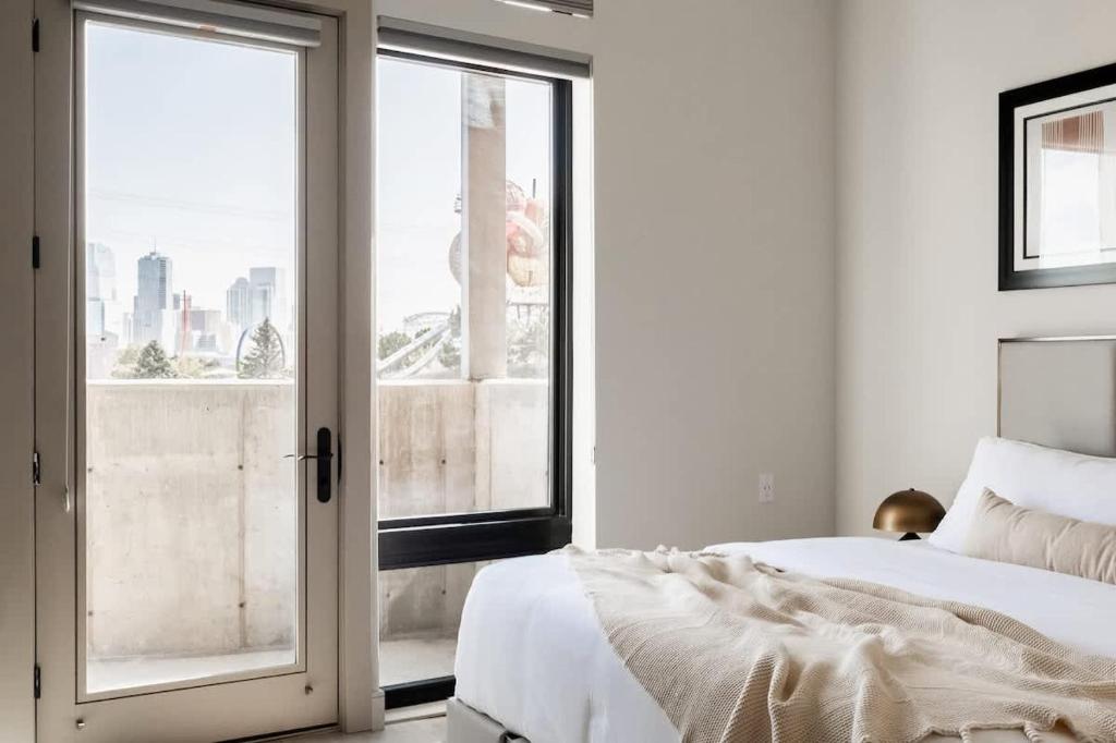 Brand New Condo - Walk to Empower Stadium - Tesoro - Tap to explore photos