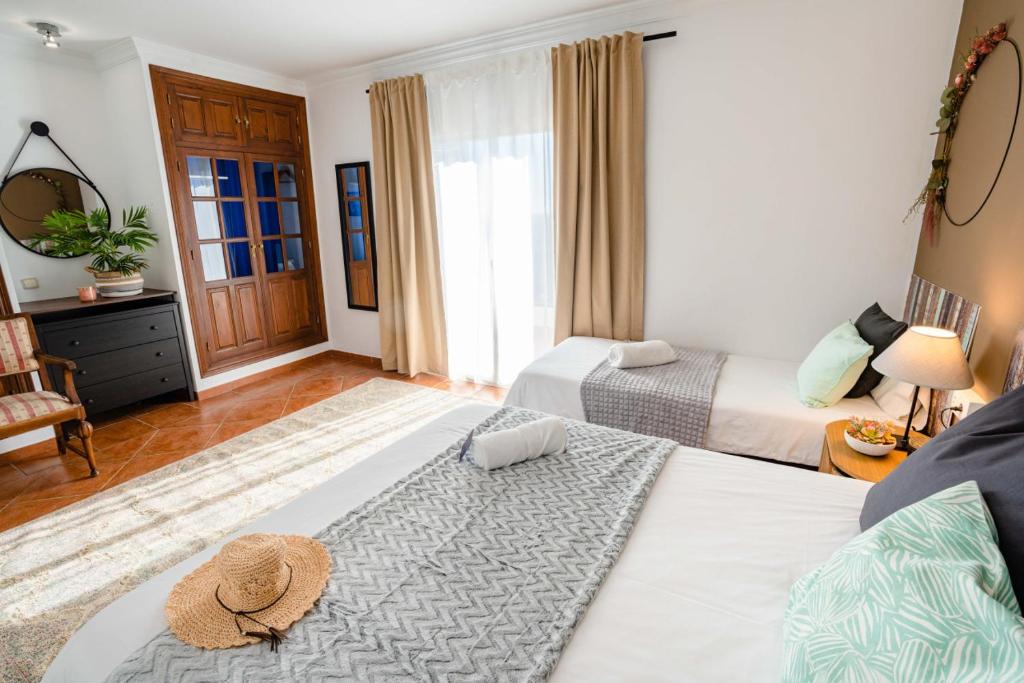 Villa 10 Luxe by Lirios Village Marbella - Superb Location and Heated Pool - Tap to explore photos
