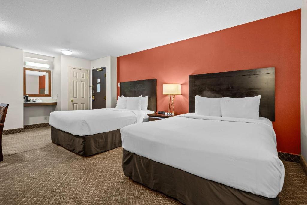 Comfort Inn & Suites Calgary Airport - South Room Type - 2 Queen Beds, Nonsmoking