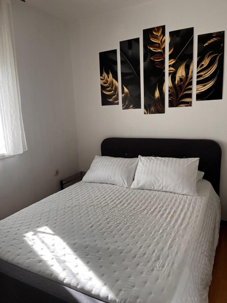 Apartment GaLa with Free Parking Near Old Town Split - Tap to explore photos