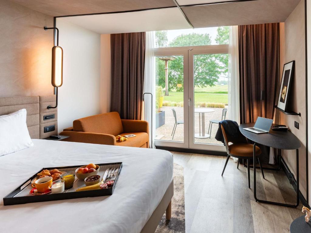 Novotel Saint-Quentin en Yvelines - Tap to explore photos