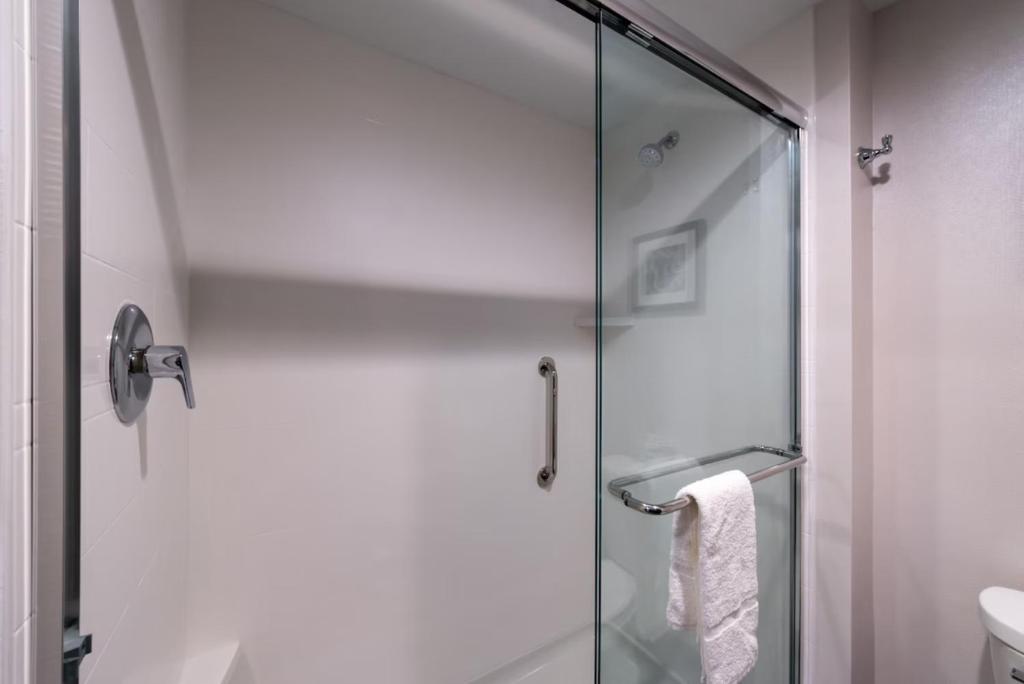 Hampton Inn & Suites by Hilton Winston-Salem Downtown - Tap to explore photos