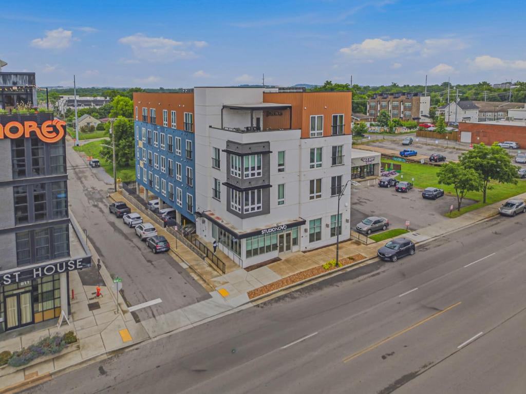 Jolene on Main 402