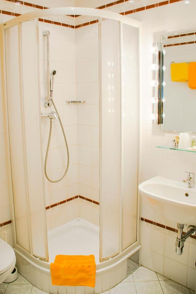 Двухместный (Улучшенный двухместный номер с 1 кроватью), Hotel Kugel