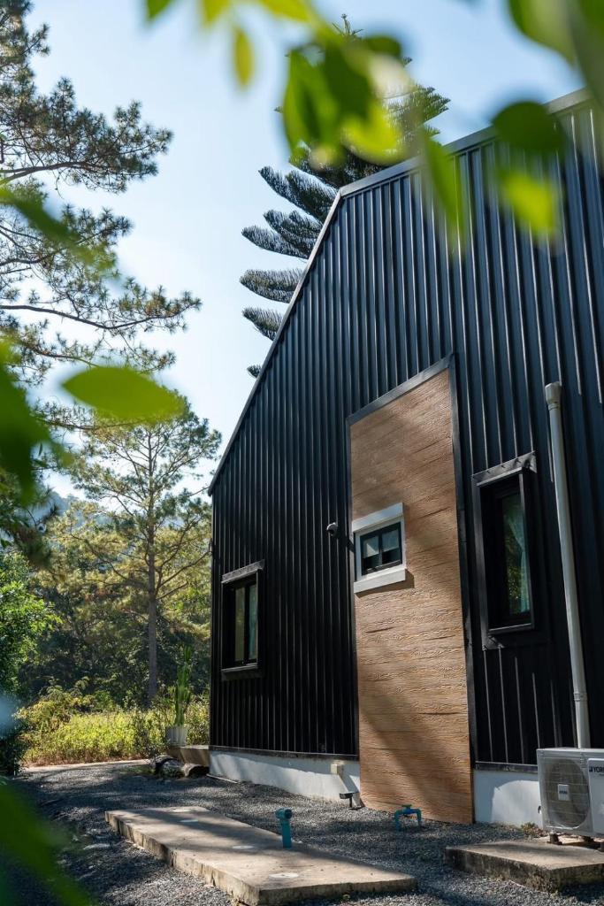 360 Black Cabin - Mountain View & Warm Mineral Pool, Chiang Mai