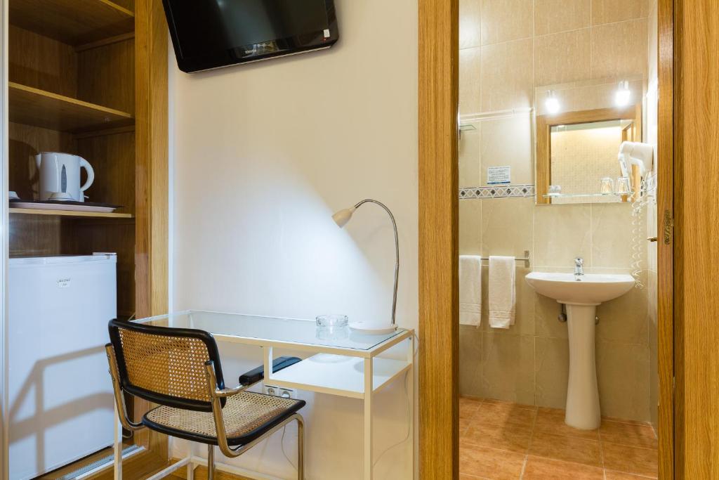 Guadalupe Hostal By Torremolinos On-line Room Type - Twin Room