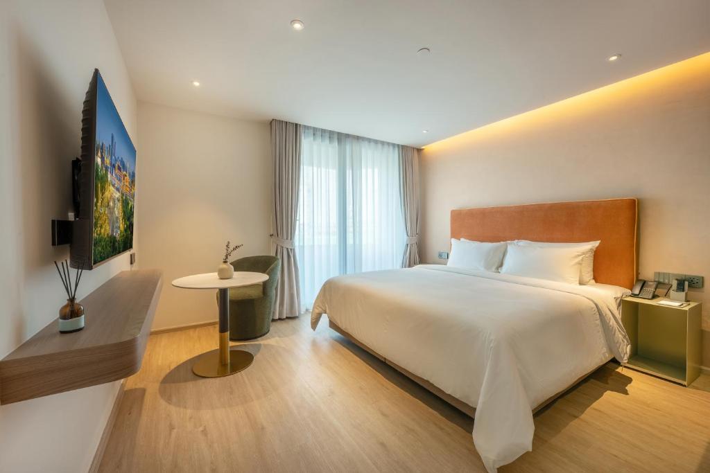 ROYS Hotel Bangkok Room Type - Superior King Room