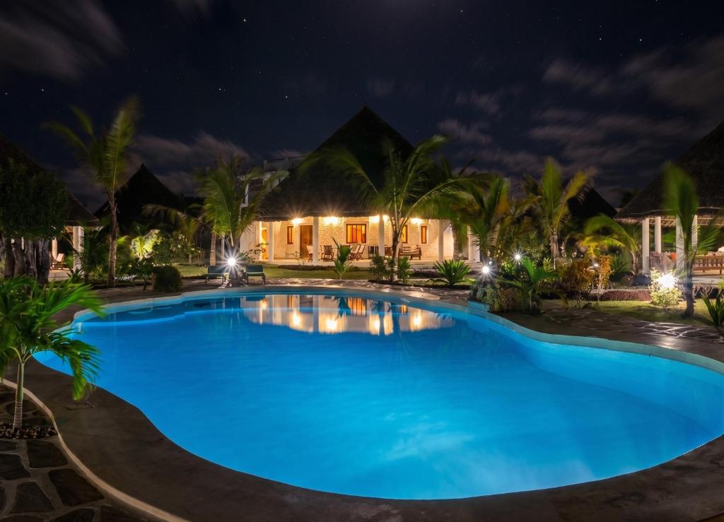 Spacious accessible house in Watamu, shared pool