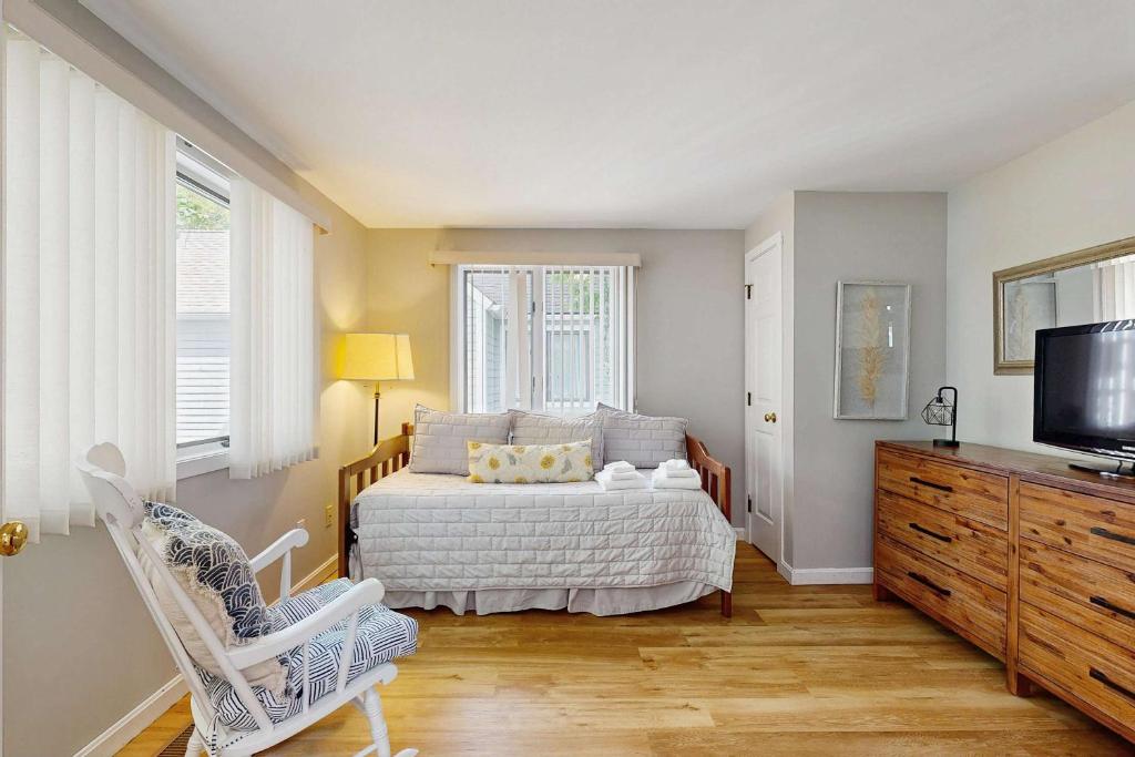 New Seabury Escape - Tap to explore photos