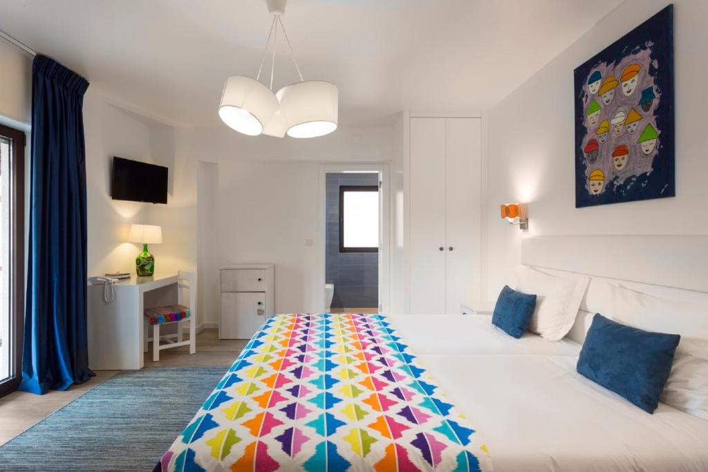 Boutique Hotel Casa do Outeiro - Arts & Crafts - Tap to explore photos
