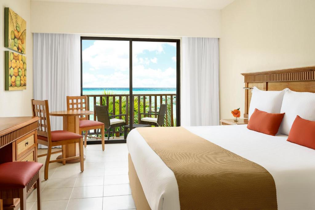 Трехместный (Номер «Премиум» с частичным видом на океан), The Reef Cocobeach - All Inclusive