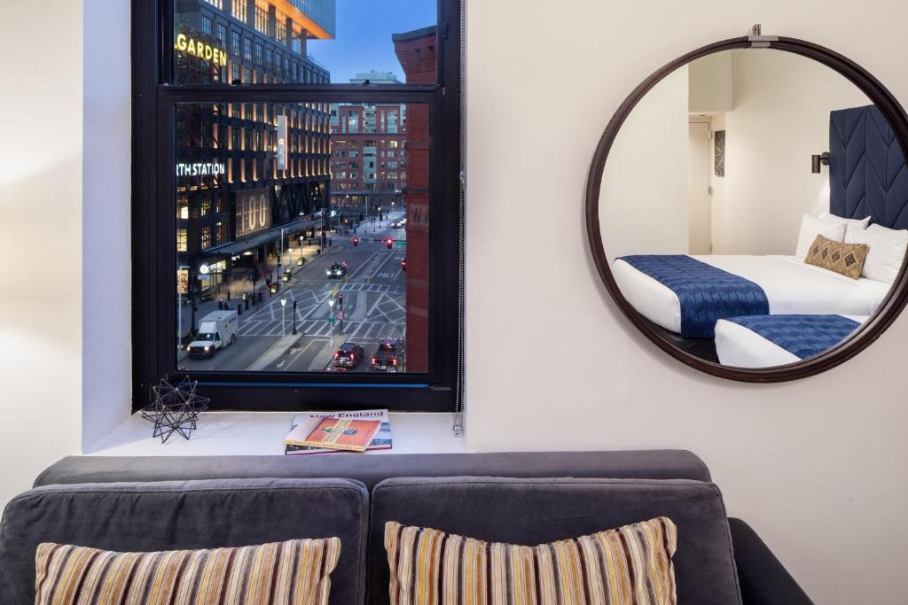 Hotel Indigo BOSTON GARDEN - Tap to explore photos