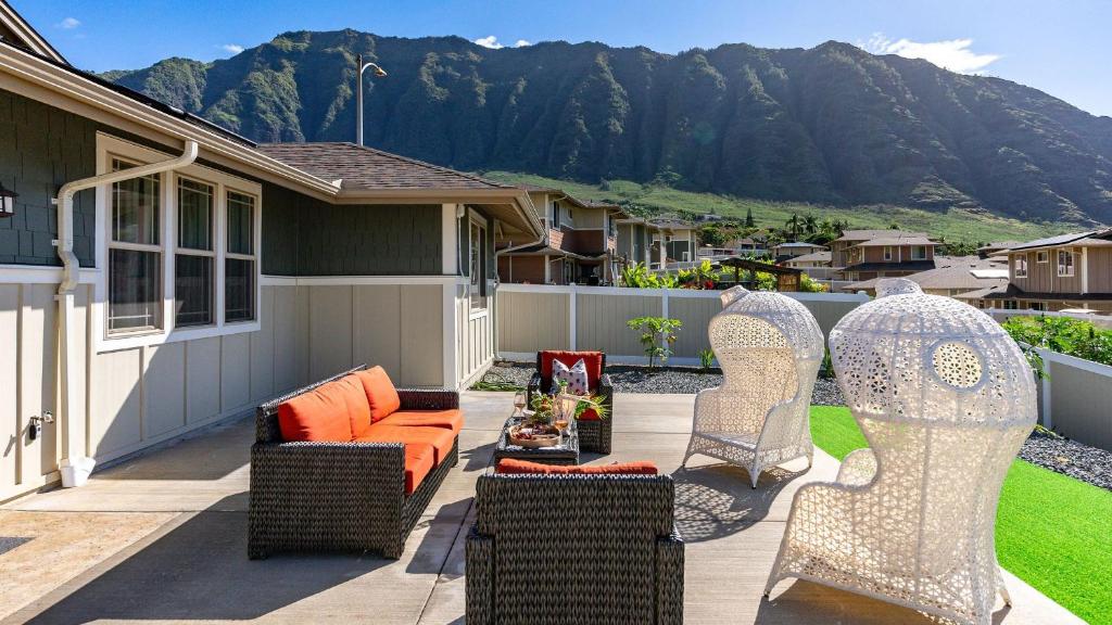 Makaha Hideaway by Avantstay 10 Minutes to Beach - Tap to explore photos