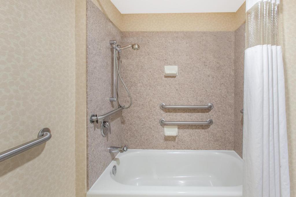 Hawthorn Suites Midwest City photo 4