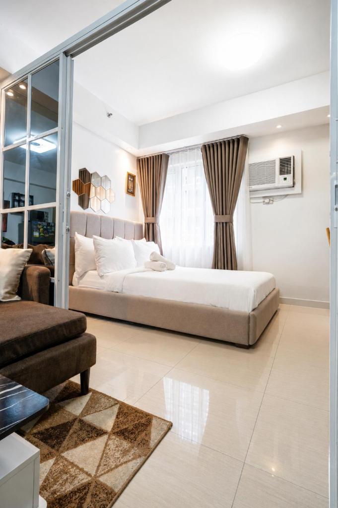 Modern Condo at Shore 1 Residences Tower C - Near Mall of Asia