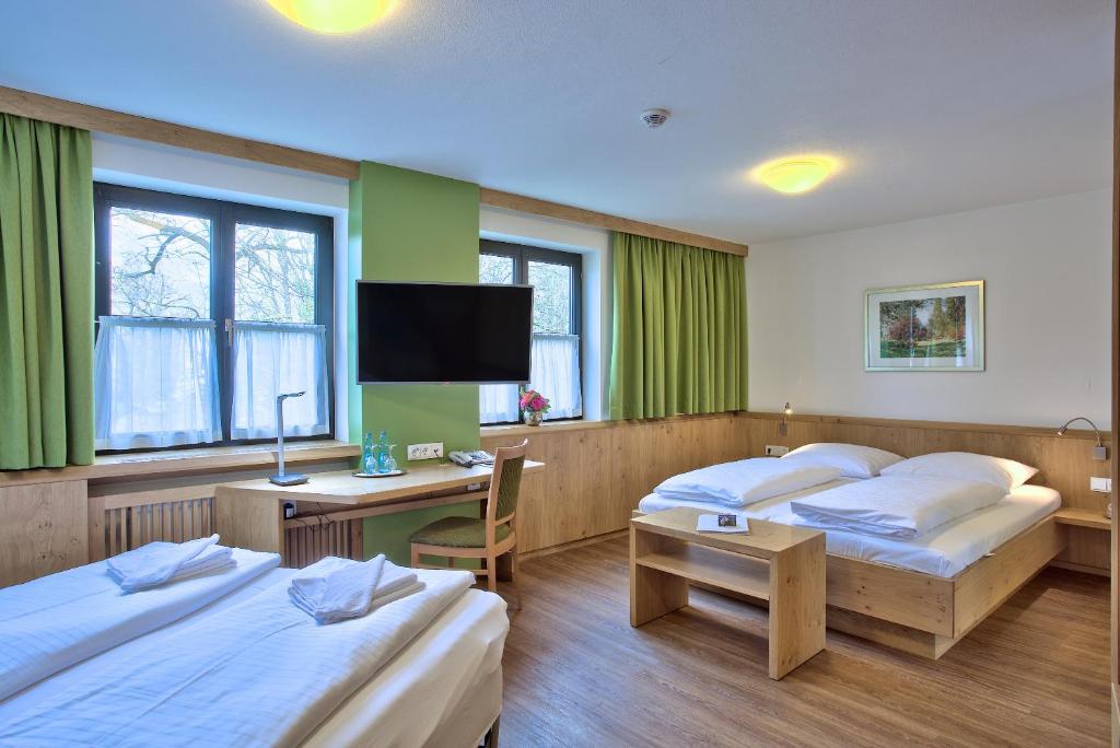 Четырехместный (Четырехместный номер), Hotel zur Mühle