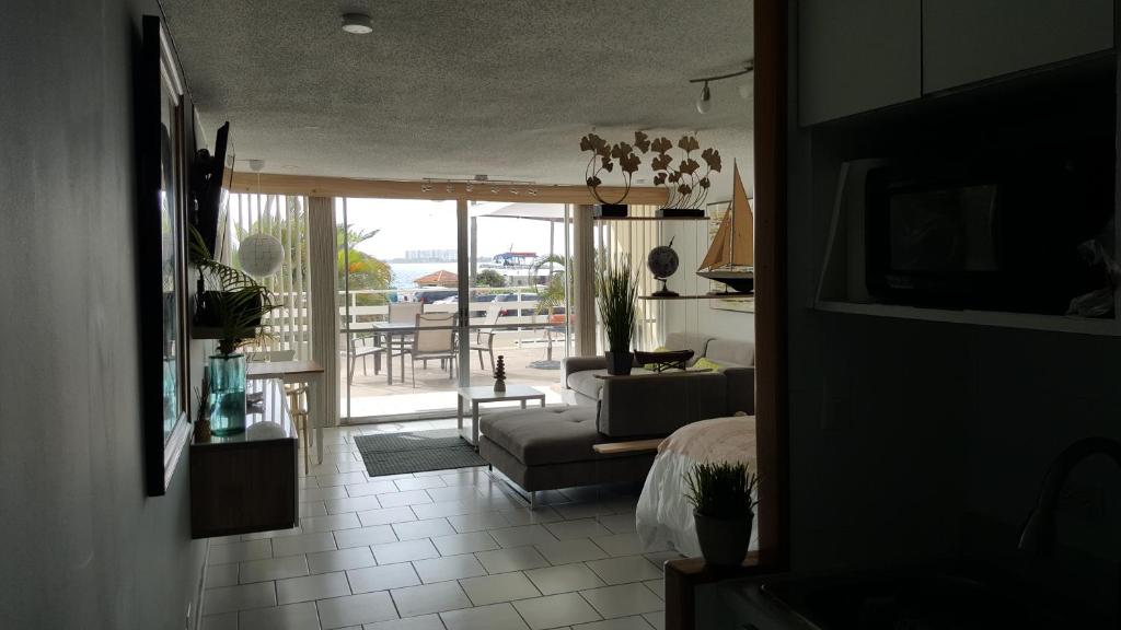 Cozy Apartment, Ocean Front photo 2