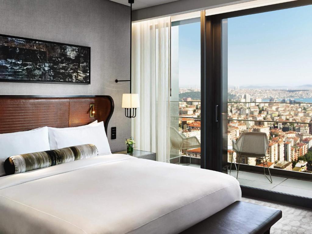 Fairmont Quasar Istanbul Room Type - Quasar Suite with Sea View, Balcony and Lounge Access Fairmont Quasar Istanbul Room Type - Quasar Suite with Sea View, Balcony and Lounge Access