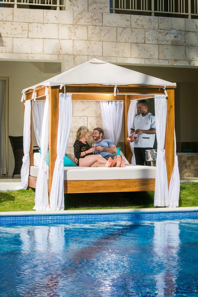 Двухместный (Люкс Swim Up с гидромассажной ванной на открытом воздухе, для 2 взрослых и 2 детей — Бесплатный Wi-Fi), Majestic Mirage Punta Cana, All Suites