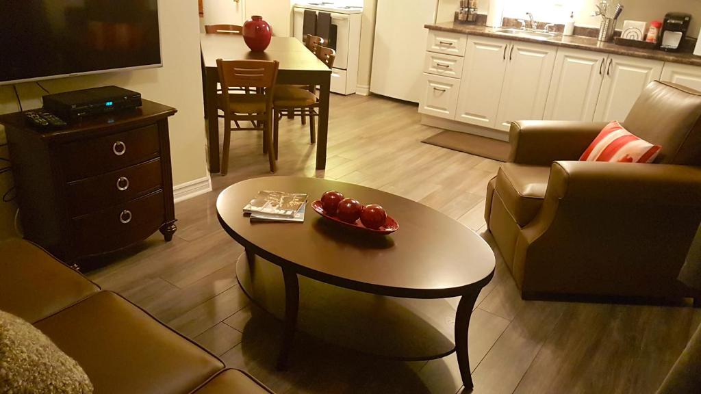 1-Bedroom Apartment Sweet #8 by Amazing Property Rentals photo 4