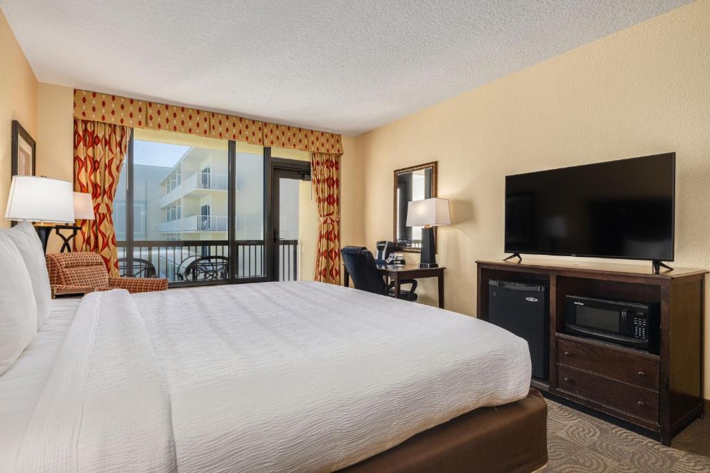 Pier House 60 Clearwater Beach Marina Hotel Room Type - King Room with Partial Water View