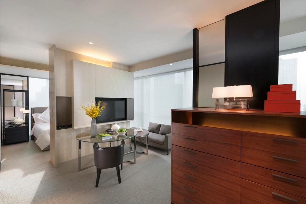 Mandarin Oriental, Guangzhou Room Type - Mandarin Room King