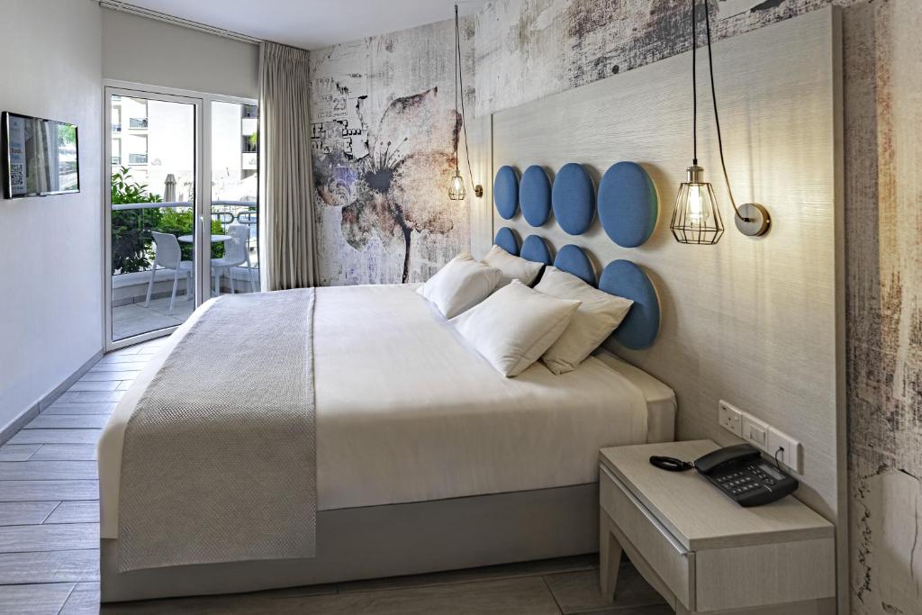 Vangelis Hotel & Suites - Tap to explore photos