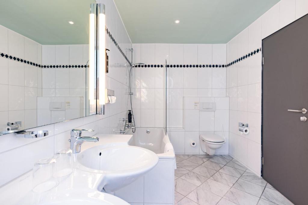 Garner Hotel Cologne East by IHG - Tap to explore photos
