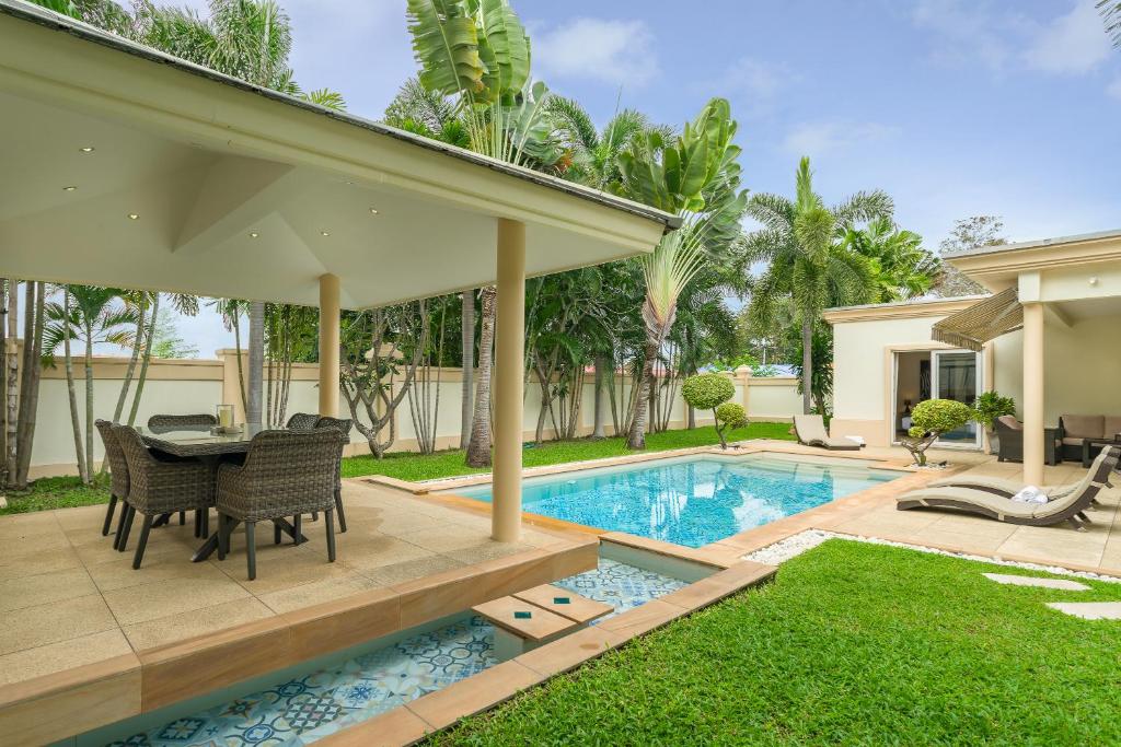 Luxury Pool Villa 3BR 6-8 persons photo 4