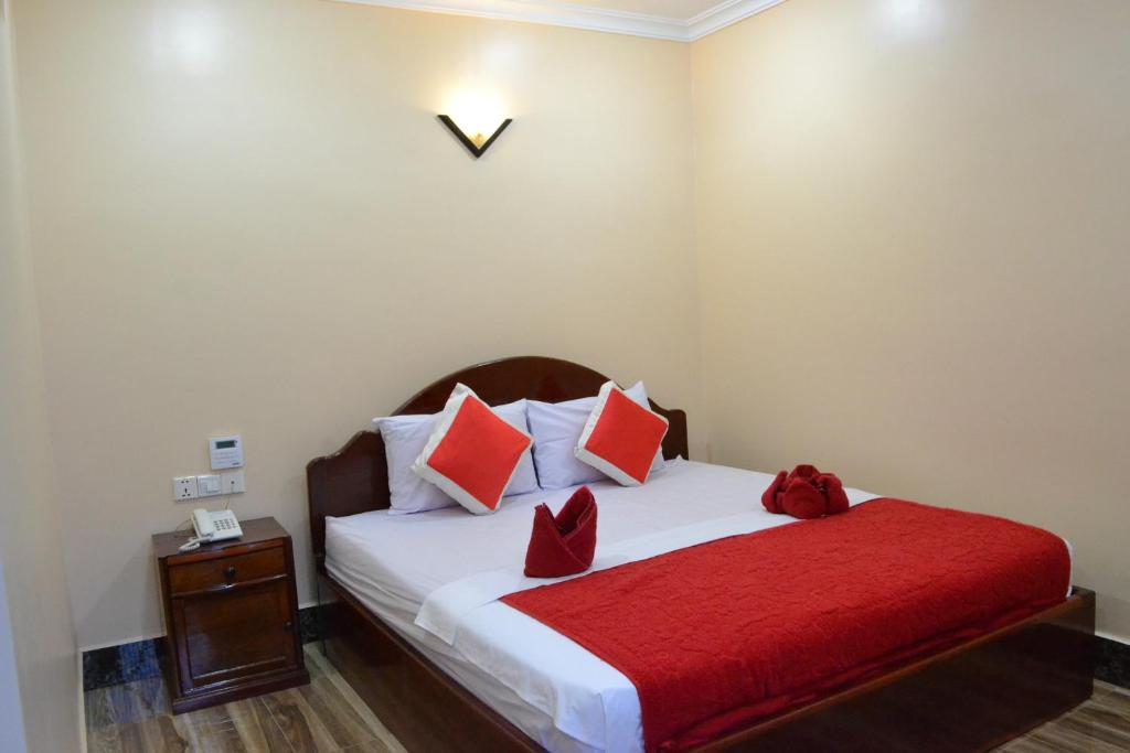 Capital Battambang Hotel - Tap to explore photos