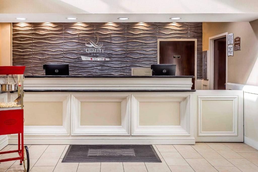 Quality Inn & Suites Salisbury South - Tap to explore photos