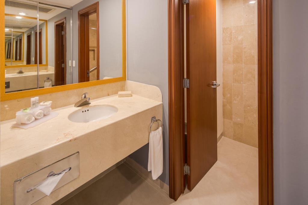Двухместный (Superior King Studio Suite - Non-Smoking), Wyndham Garden Playa del Carmen